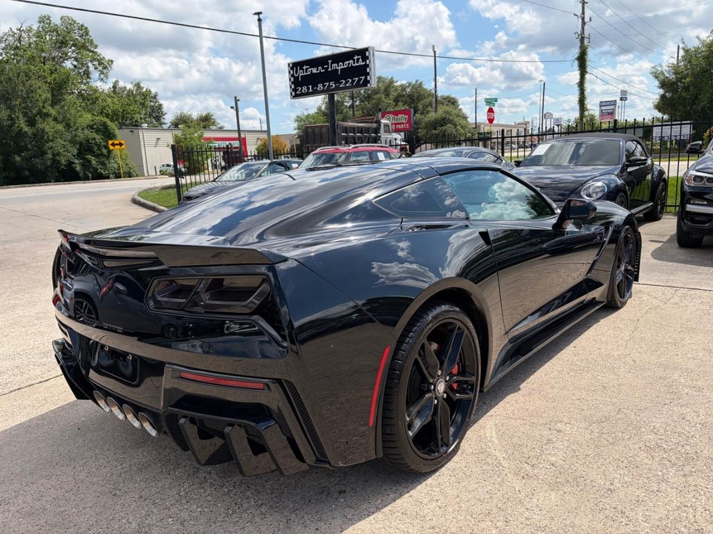 Chevrolet Corvette Stingray Vehicle Full-screen Gallery Image 06
