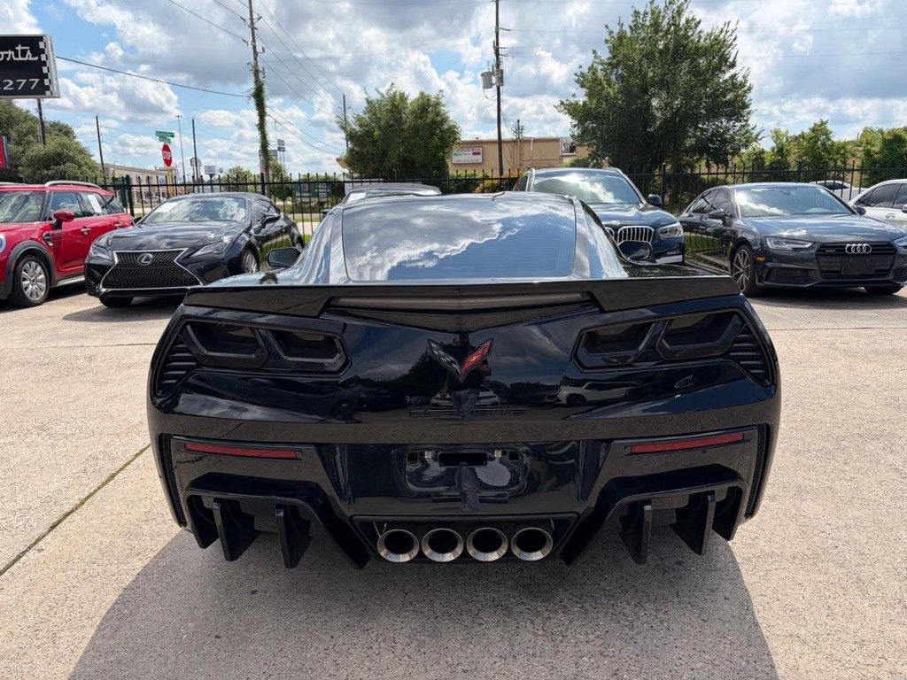 Chevrolet Corvette Stingray Vehicle Full-screen Gallery Image 07