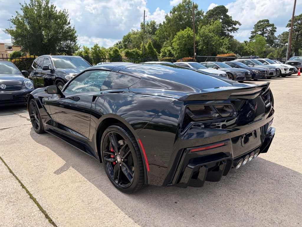 Chevrolet Corvette Stingray Vehicle Full-screen Gallery Image 08