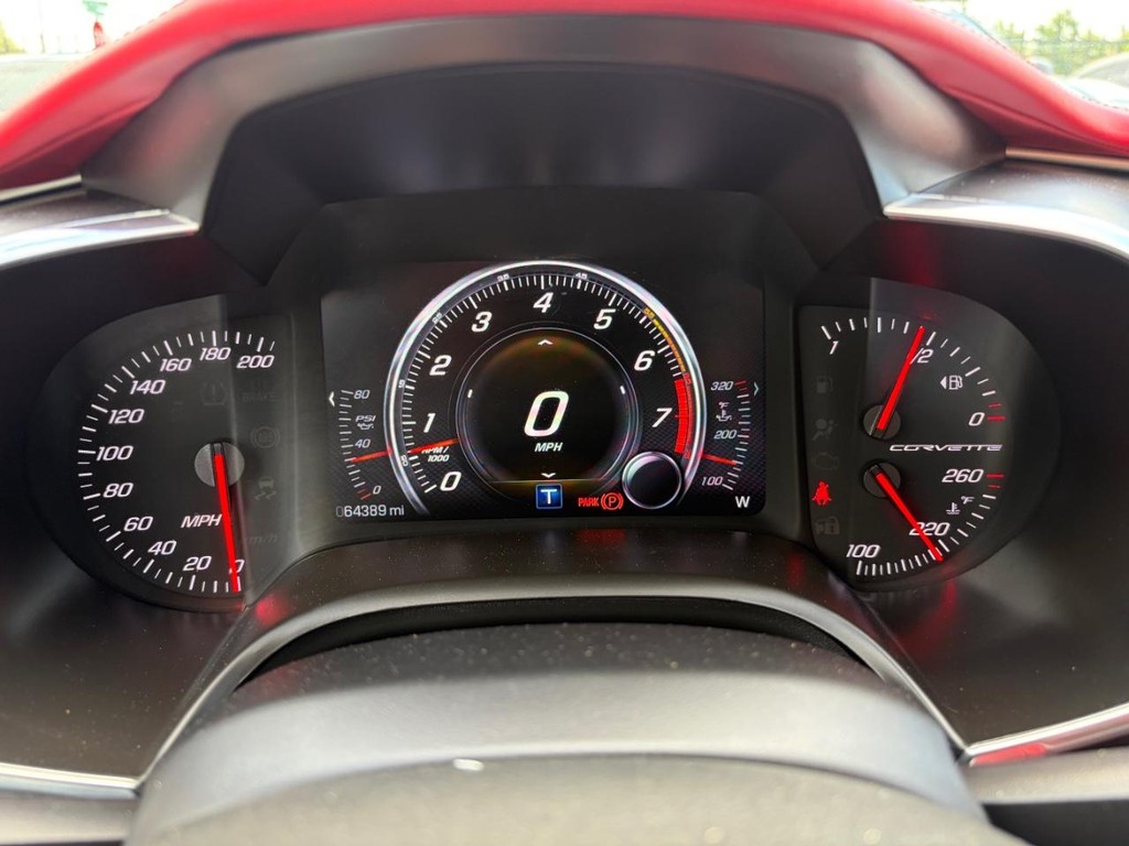 Chevrolet Corvette Stingray Vehicle Full-screen Gallery Image 17
