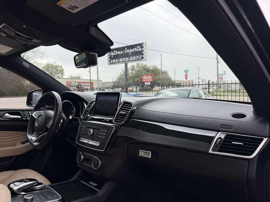 Mercedes-Benz GLE 450 Vehicle Full-screen Gallery Image 13