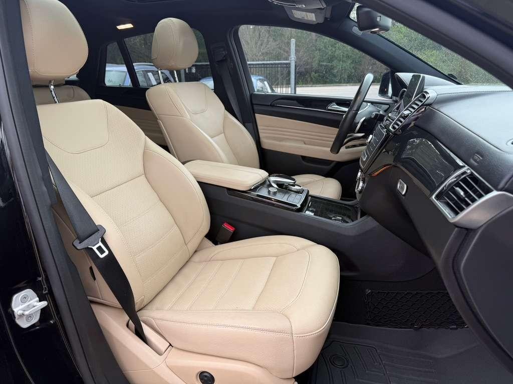 Mercedes-Benz GLE 450 Vehicle Full-screen Gallery Image 14