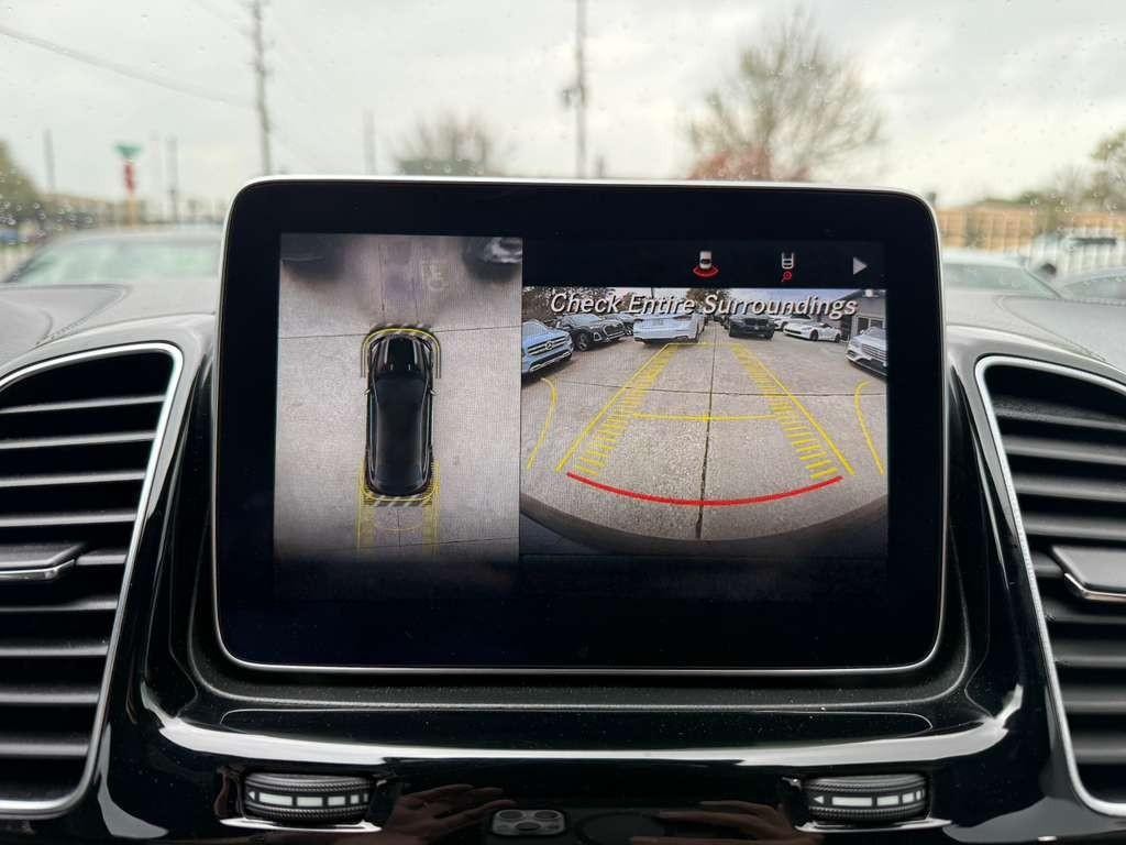Mercedes-Benz GLE 450 Vehicle Full-screen Gallery Image 24
