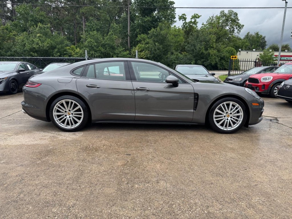 Porsche Panamera Vehicle Full-screen Gallery Image 05