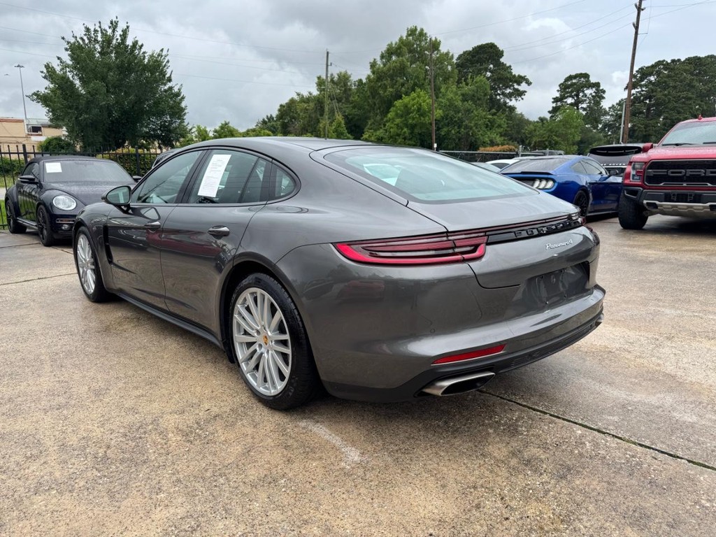 Porsche Panamera Vehicle Full-screen Gallery Image 08