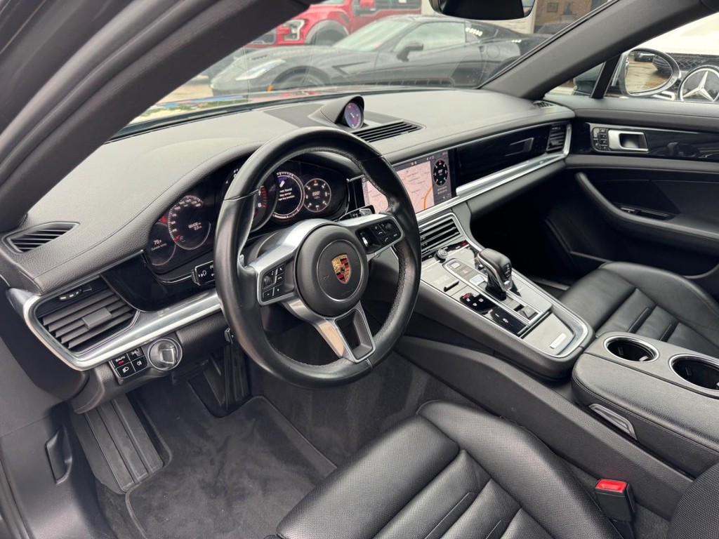 Porsche Panamera Vehicle Full-screen Gallery Image 10