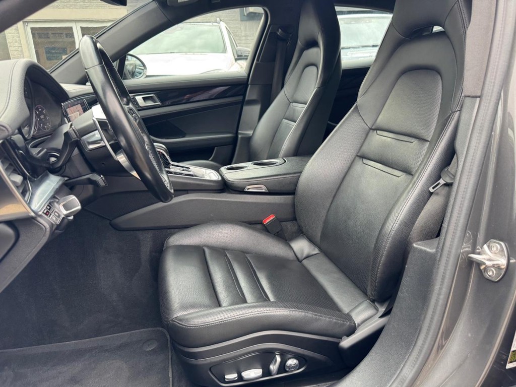 Porsche Panamera Vehicle Full-screen Gallery Image 11