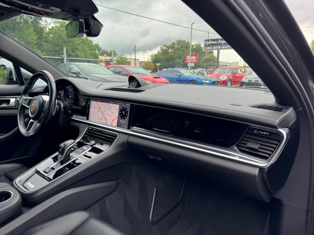 Porsche Panamera Vehicle Full-screen Gallery Image 13