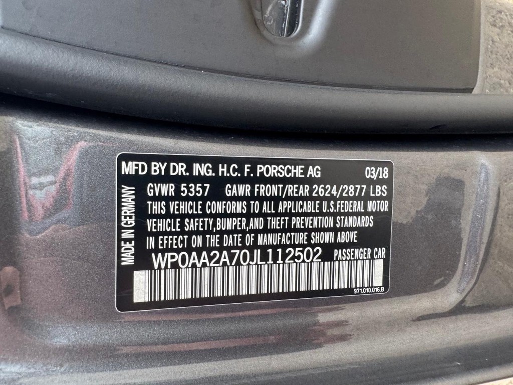 Porsche Panamera Vehicle Full-screen Gallery Image 29