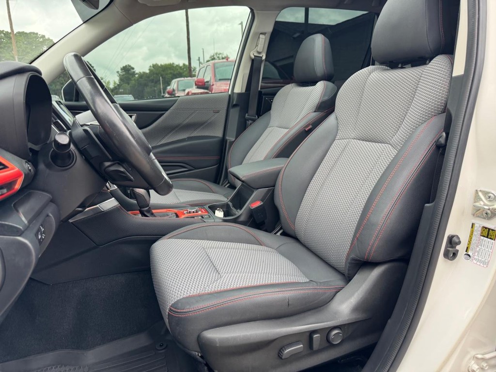 Subaru Forester Vehicle Full-screen Gallery Image 11