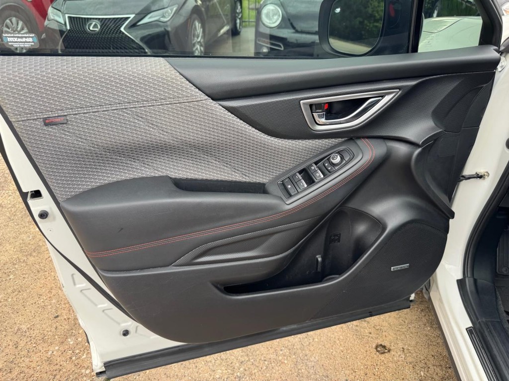 Subaru Forester Vehicle Full-screen Gallery Image 12