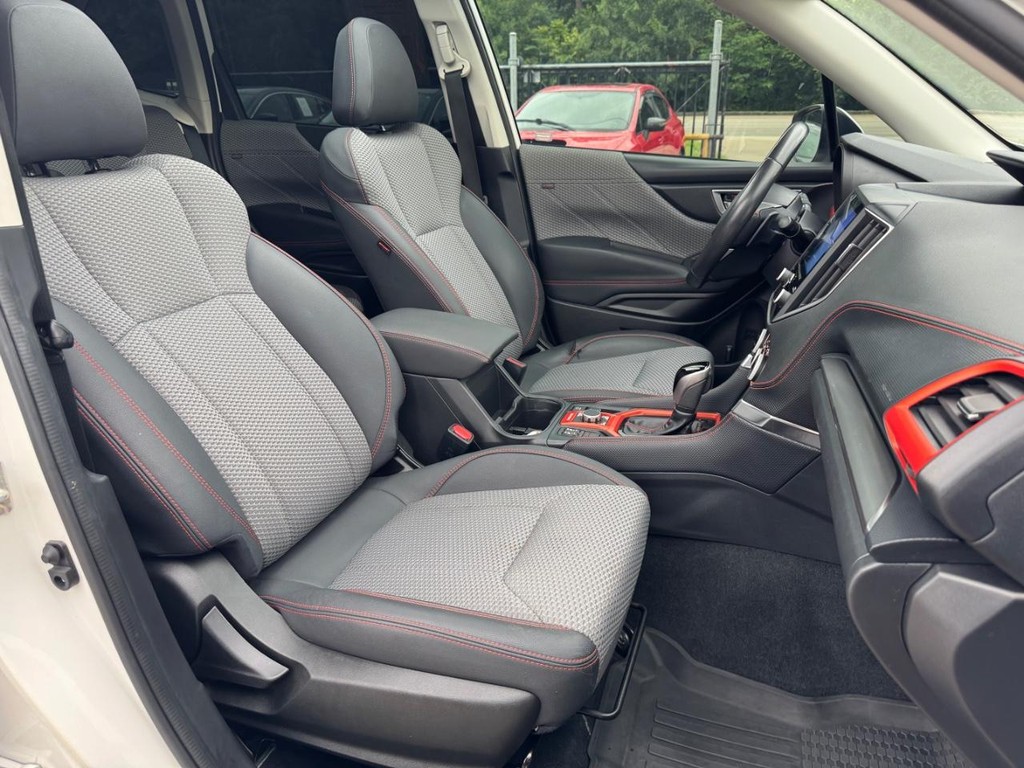 Subaru Forester Vehicle Full-screen Gallery Image 14