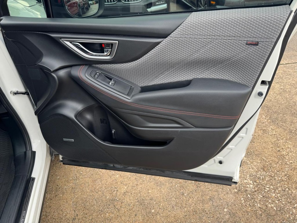 Subaru Forester Vehicle Full-screen Gallery Image 15