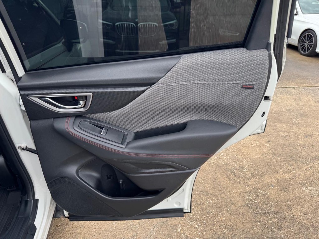 Subaru Forester Vehicle Full-screen Gallery Image 17