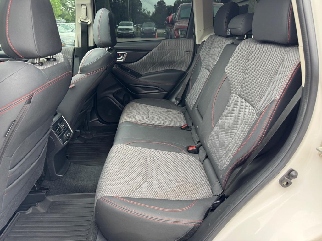 Subaru Forester Vehicle Full-screen Gallery Image 18