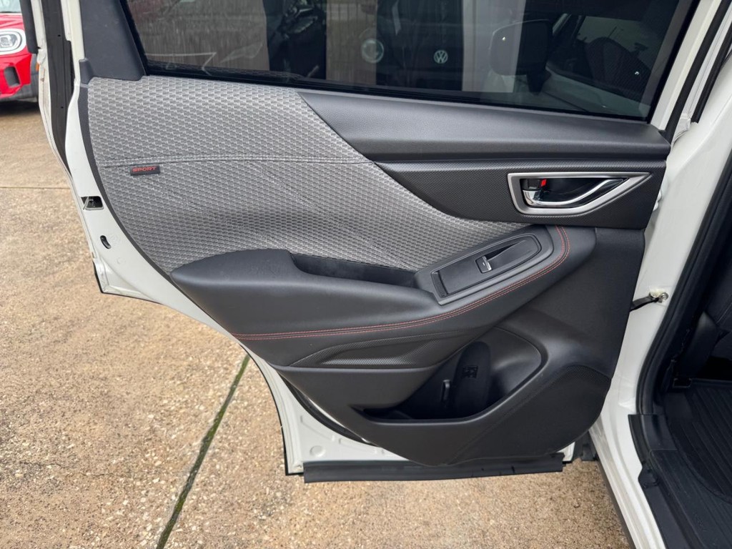 Subaru Forester Vehicle Full-screen Gallery Image 19