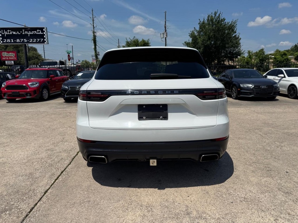 Porsche Cayenne Vehicle Full-screen Gallery Image 07