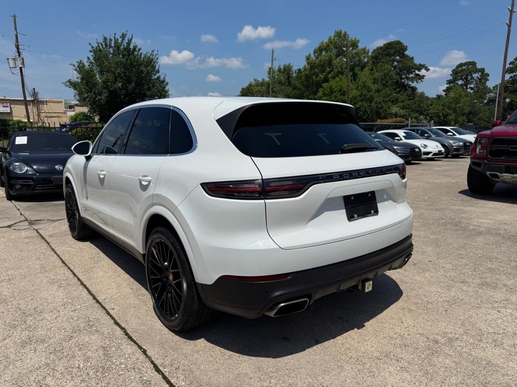 Porsche Cayenne Vehicle Full-screen Gallery Image 08