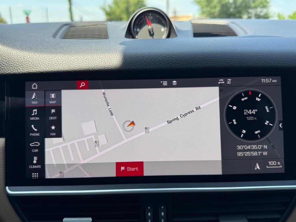 Porsche Cayenne Vehicle Full-screen Gallery Image 25