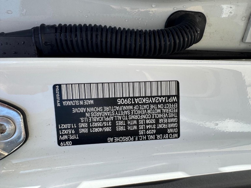 Porsche Cayenne Vehicle Full-screen Gallery Image 29