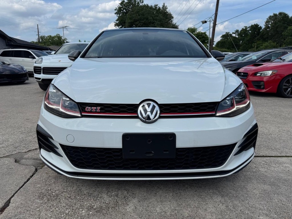 Volkswagen Golf GTI Vehicle Full-screen Gallery Image 02