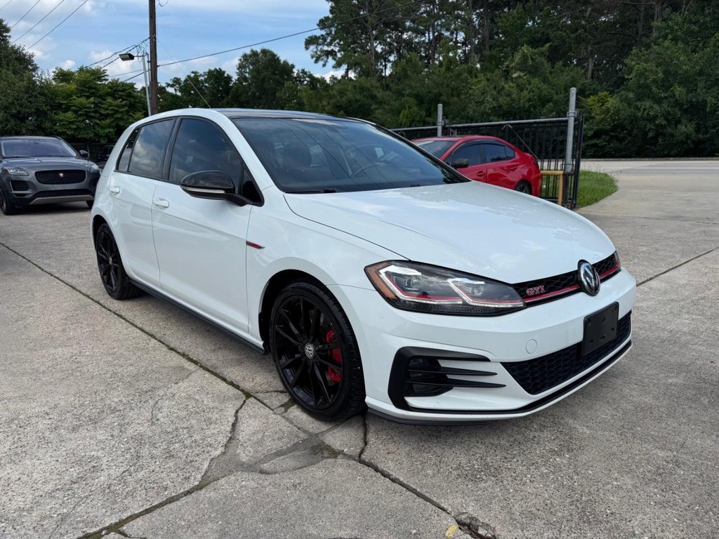 Volkswagen Golf GTI Vehicle Full-screen Gallery Image 04