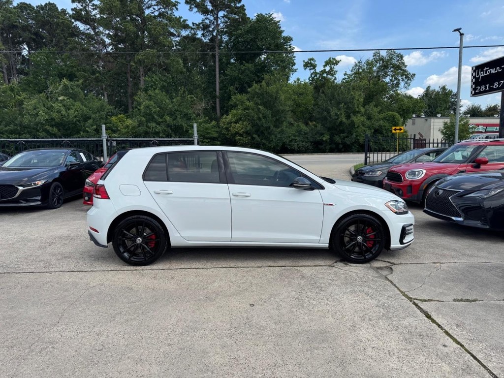 Volkswagen Golf GTI Vehicle Full-screen Gallery Image 05