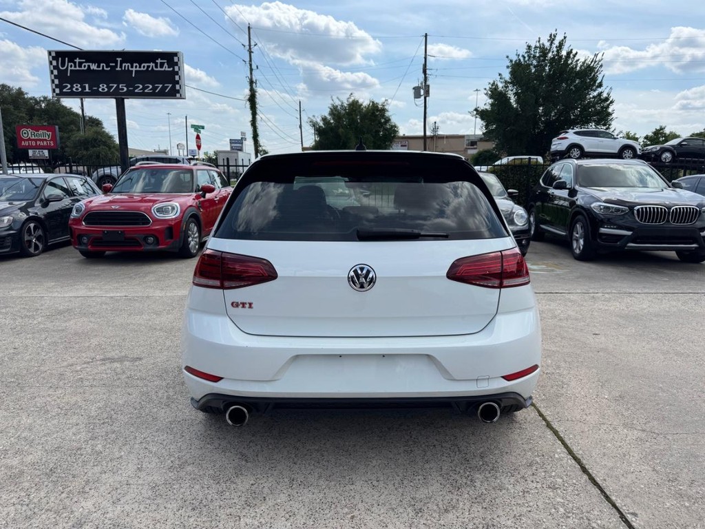 Volkswagen Golf GTI Vehicle Full-screen Gallery Image 07