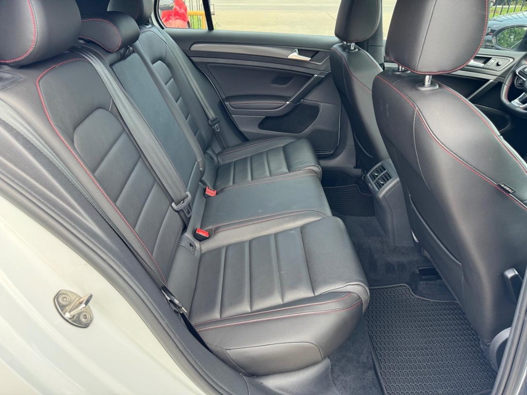 Volkswagen Golf GTI Vehicle Full-screen Gallery Image 16