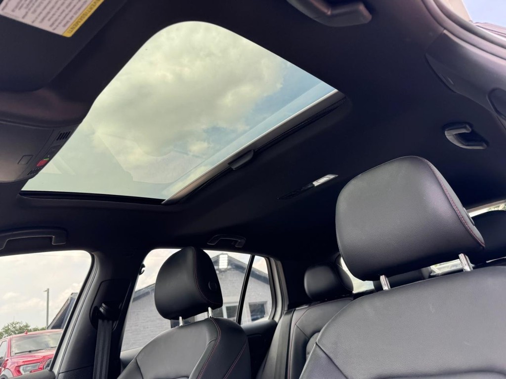Volkswagen Golf GTI Vehicle Full-screen Gallery Image 27