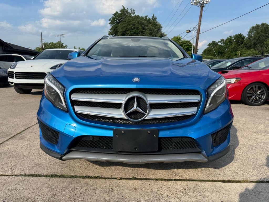 Mercedes-Benz GLA 250 Vehicle Full-screen Gallery Image 02