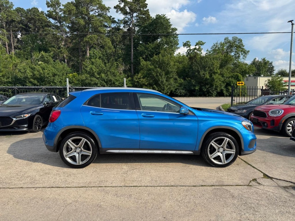 Mercedes-Benz GLA 250 Vehicle Full-screen Gallery Image 05