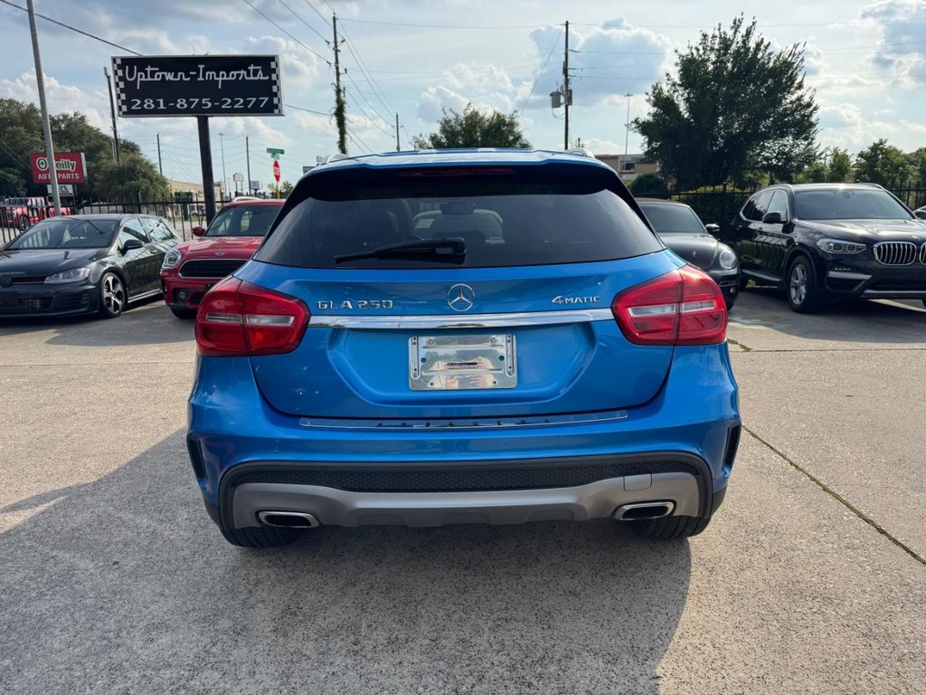 Mercedes-Benz GLA 250 Vehicle Full-screen Gallery Image 07