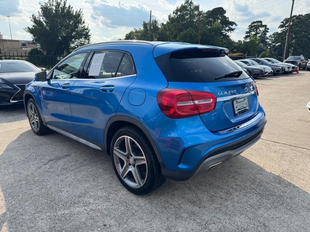 Mercedes-Benz GLA 250 Vehicle Full-screen Gallery Image 08