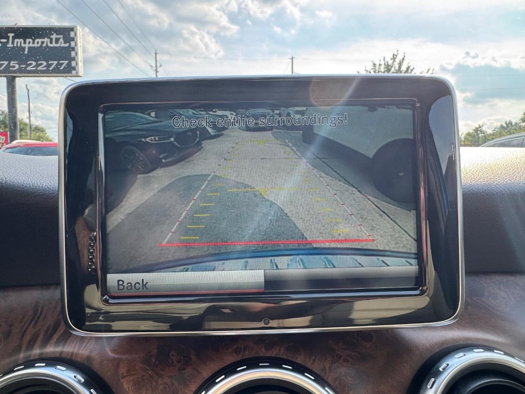 Mercedes-Benz GLA 250 Vehicle Full-screen Gallery Image 26