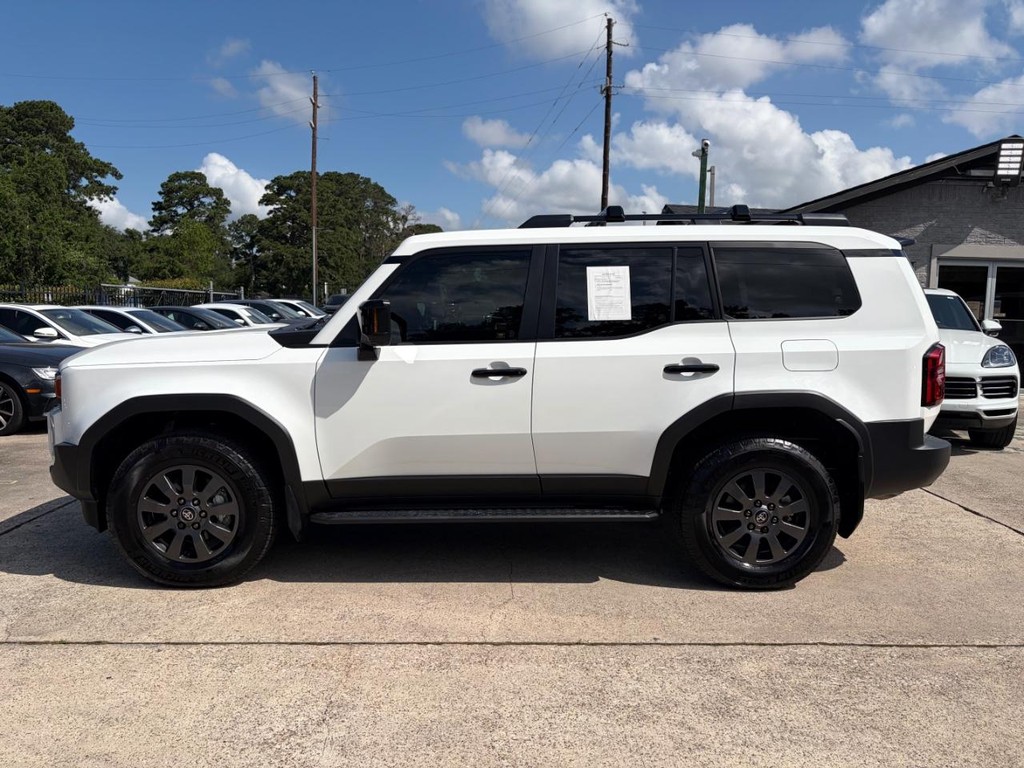Toyota Land Cruiser Vehicle Full-screen Gallery Image 08