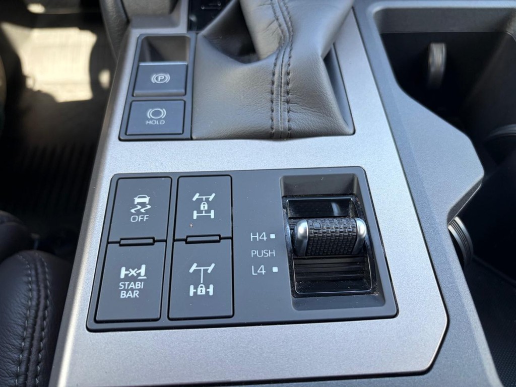 Toyota Land Cruiser Vehicle Full-screen Gallery Image 16