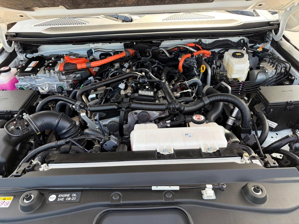 Toyota Land Cruiser Vehicle Full-screen Gallery Image 20