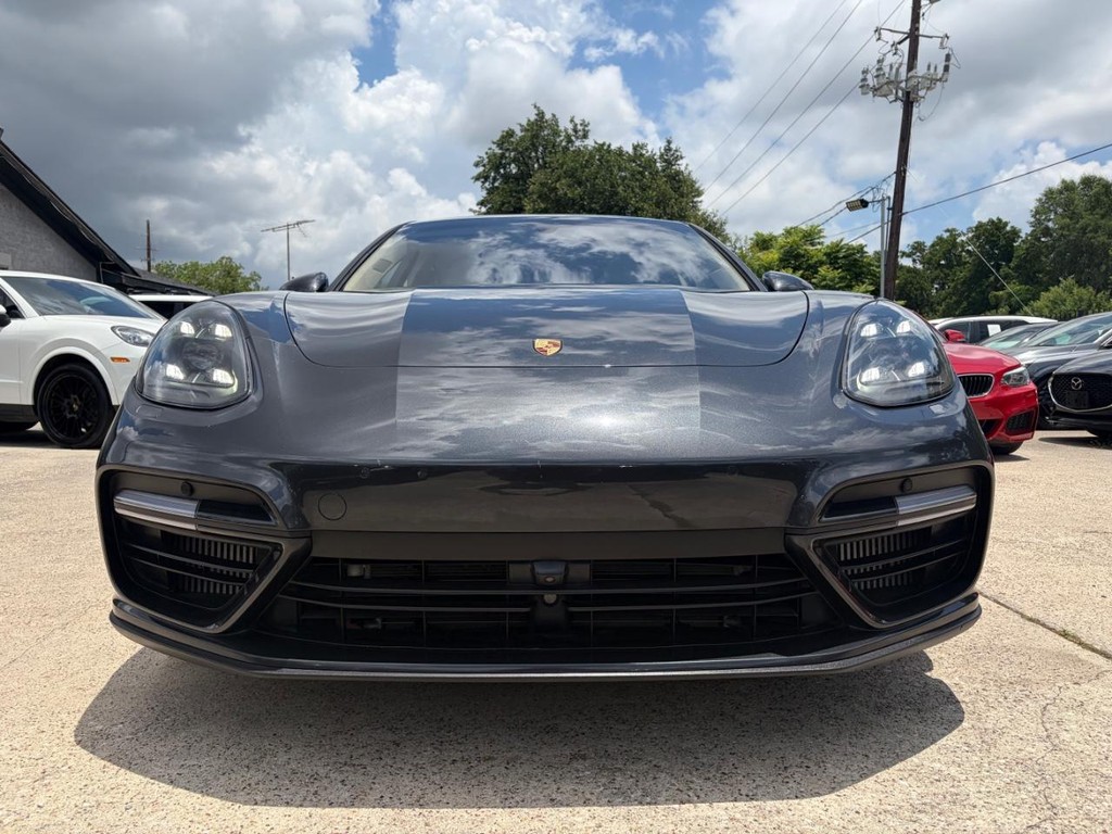 Porsche Panamera Vehicle Full-screen Gallery Image 02