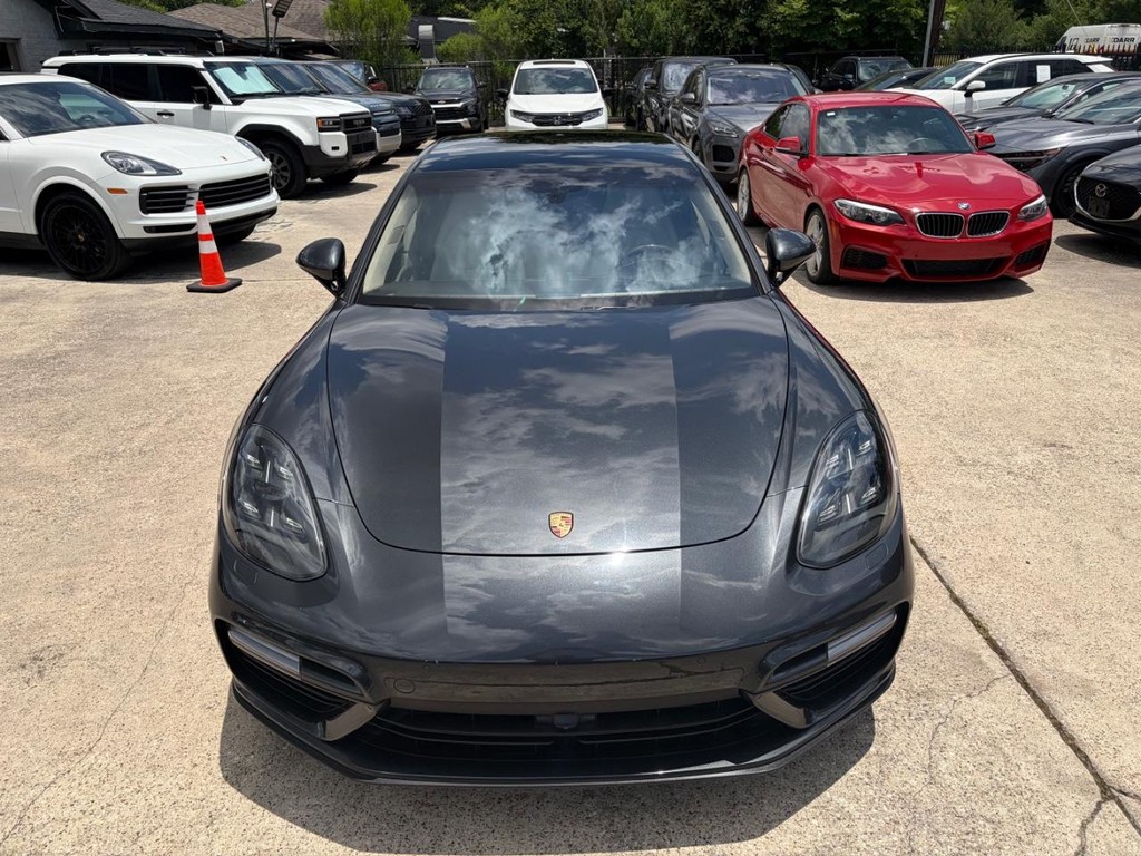 Porsche Panamera Vehicle Full-screen Gallery Image 03