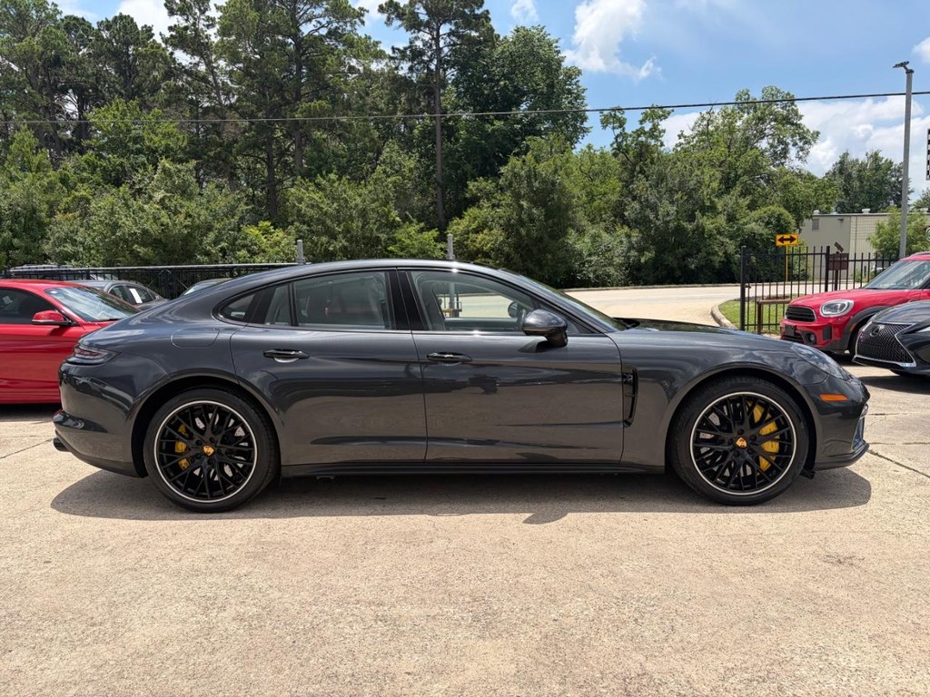 Porsche Panamera Vehicle Full-screen Gallery Image 05