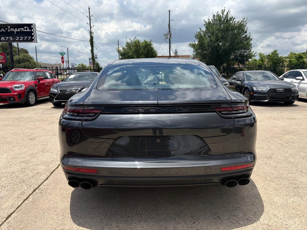 Porsche Panamera Vehicle Full-screen Gallery Image 07