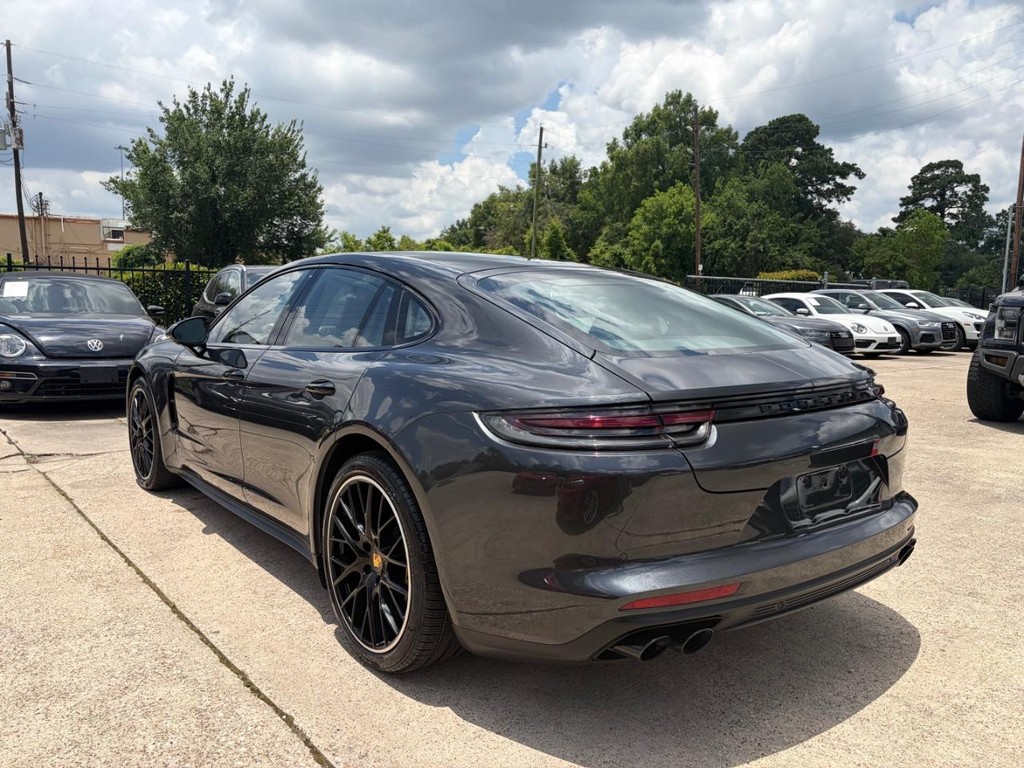 Porsche Panamera Vehicle Full-screen Gallery Image 08