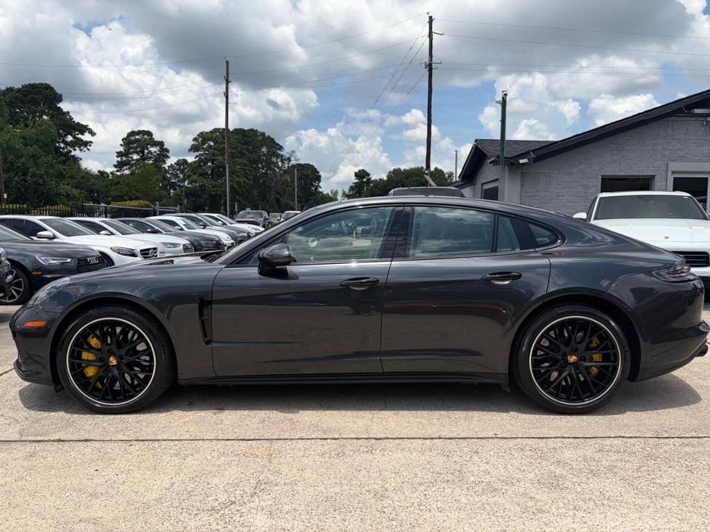 Porsche Panamera Vehicle Full-screen Gallery Image 09