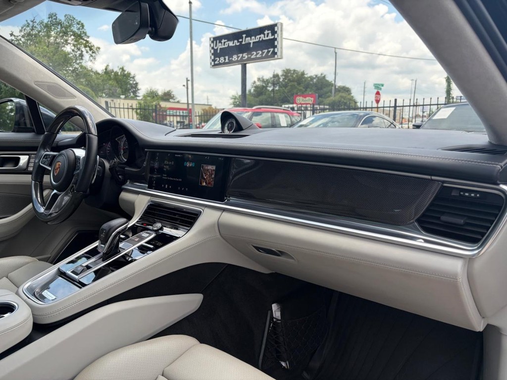 Porsche Panamera Vehicle Full-screen Gallery Image 13
