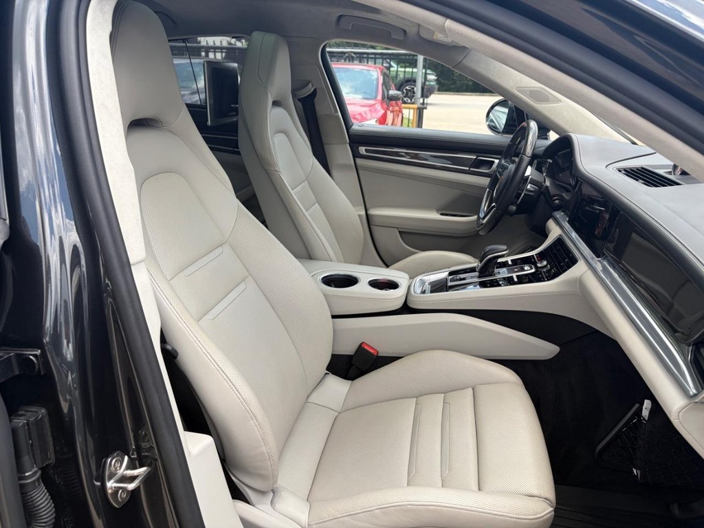 Porsche Panamera Vehicle Full-screen Gallery Image 14