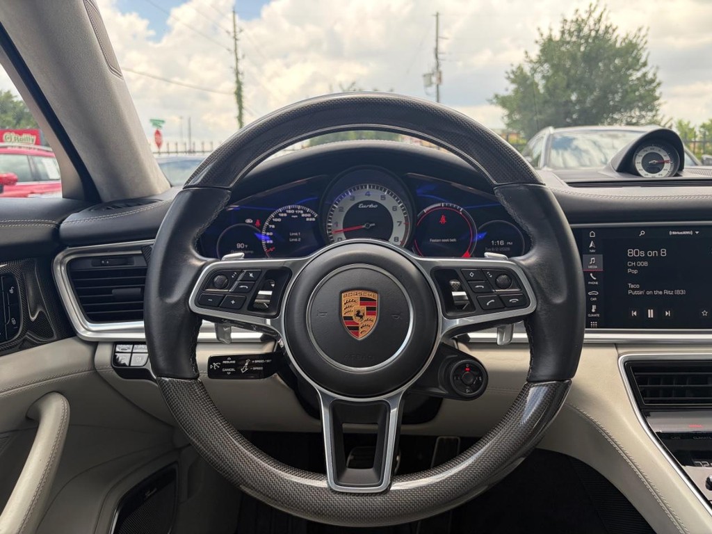 Porsche Panamera Vehicle Full-screen Gallery Image 20