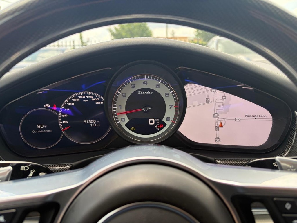 Porsche Panamera Vehicle Full-screen Gallery Image 21