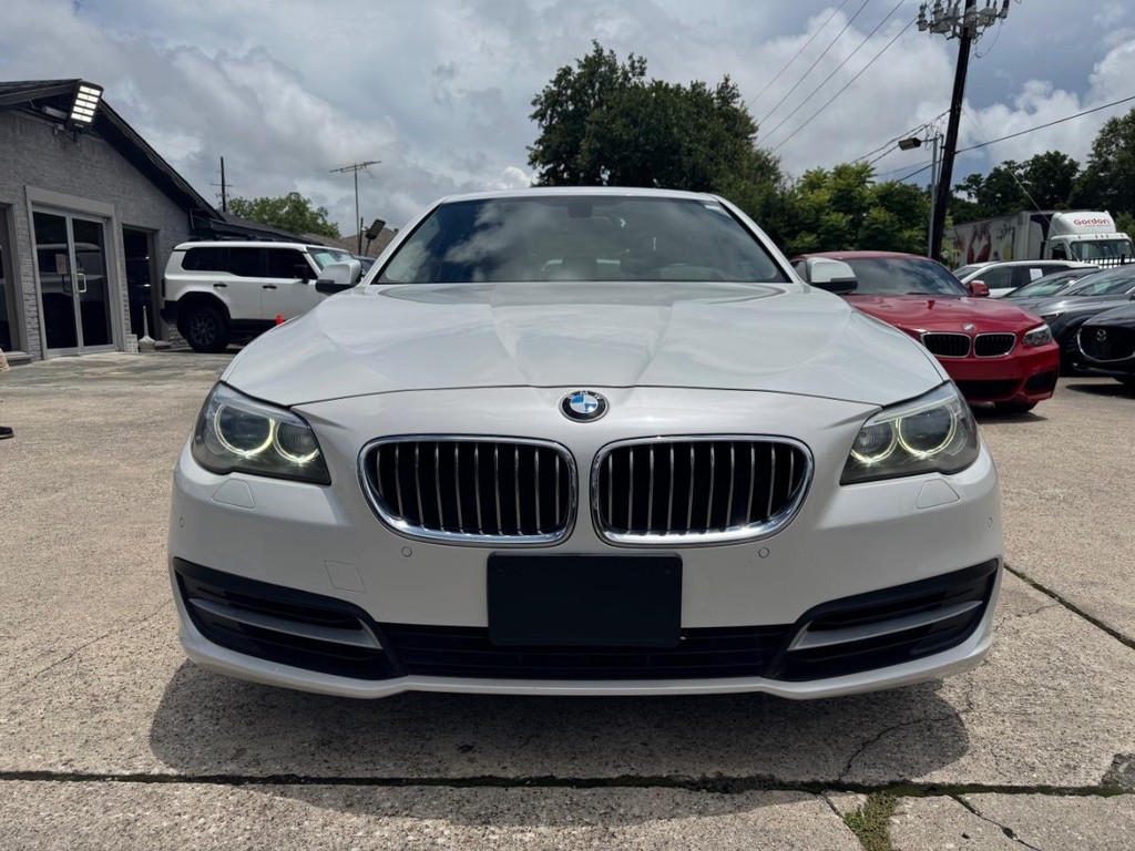BMW 528i Vehicle Full-screen Gallery Image 02