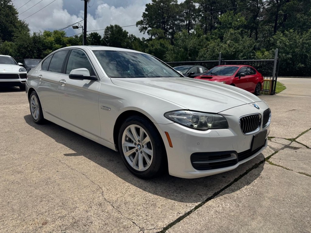 BMW 528i Vehicle Full-screen Gallery Image 04